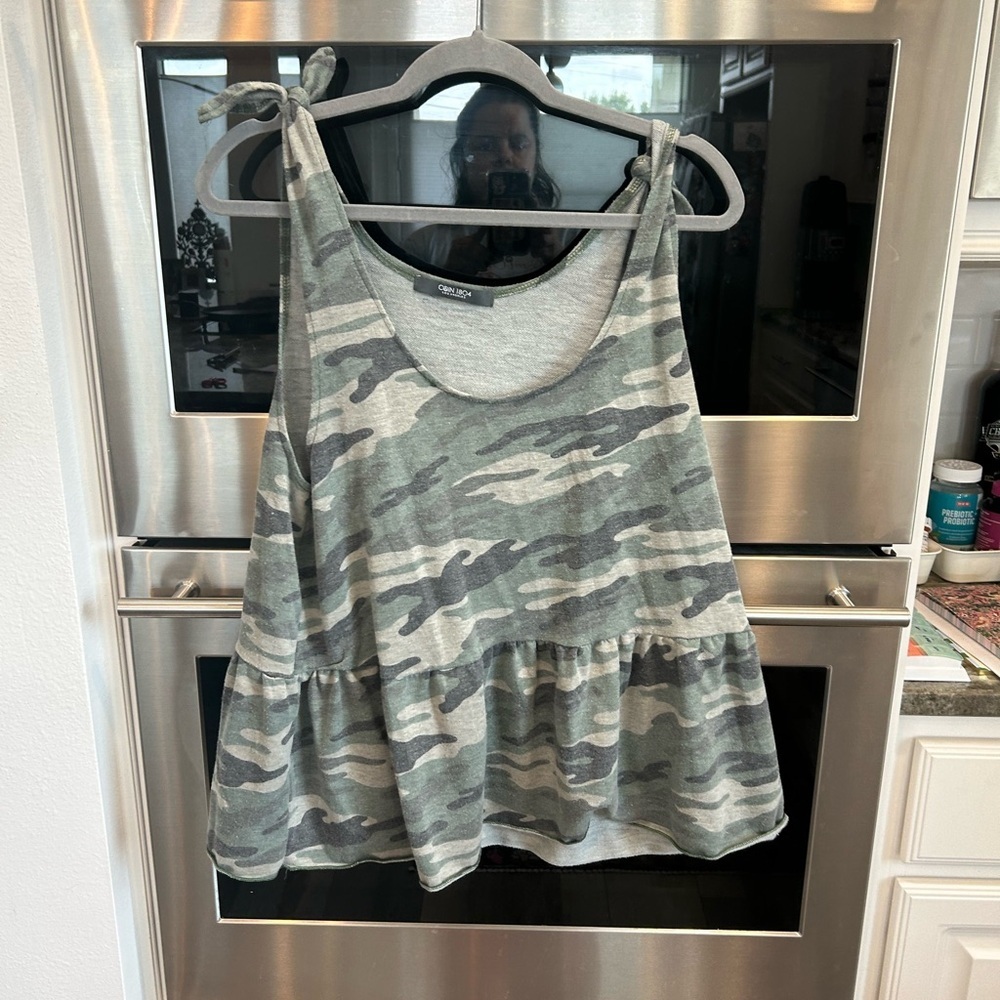 Coin 1804 Los Angeles camo Tank Top in L, has some wear